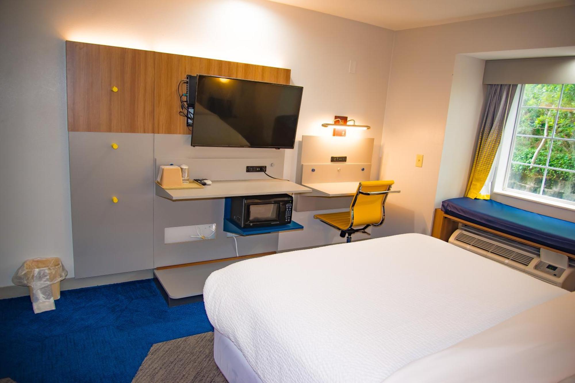 Microtel Inn & Suites By Wyndham Дафни Екстериор снимка