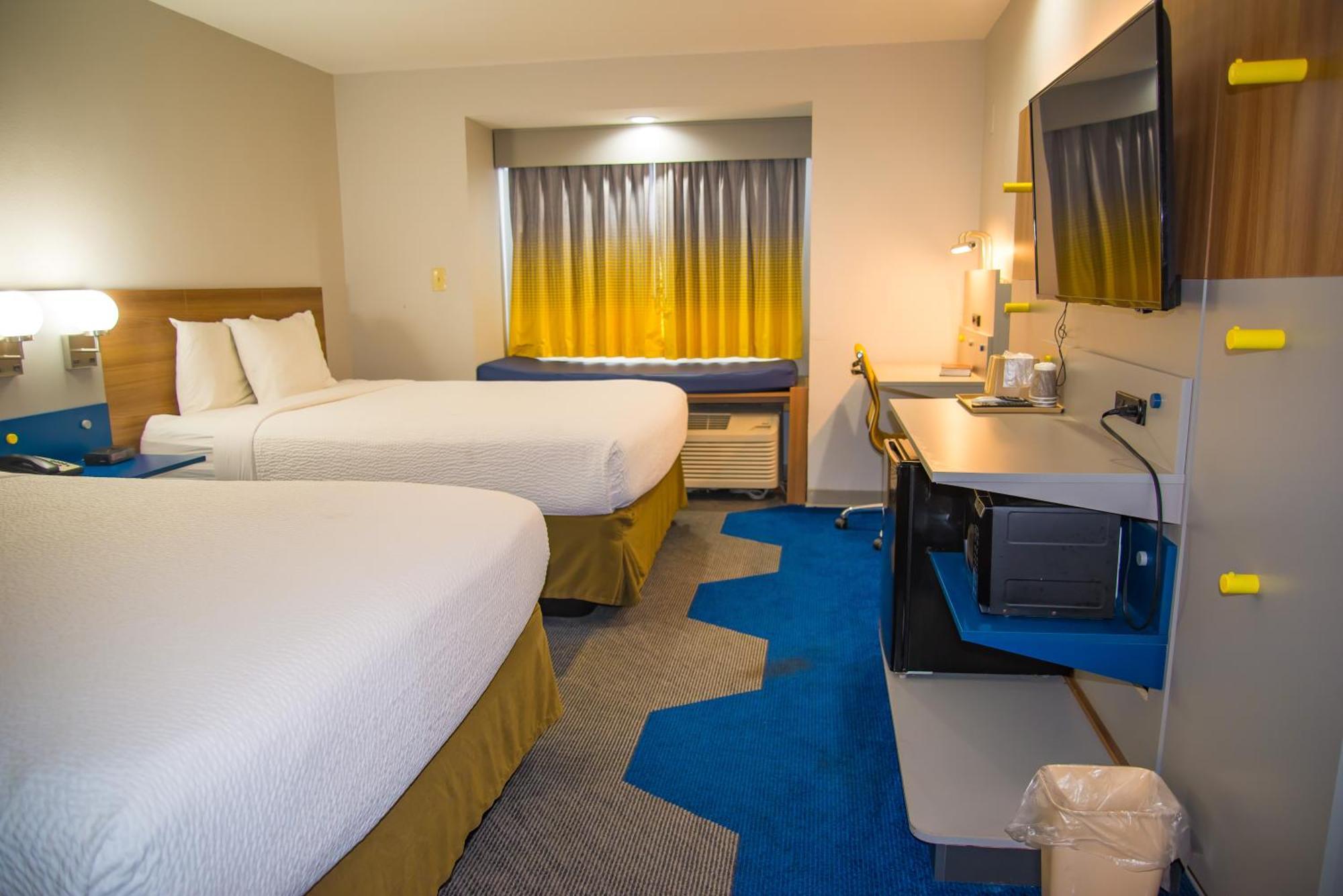 Microtel Inn & Suites By Wyndham Дафни Екстериор снимка