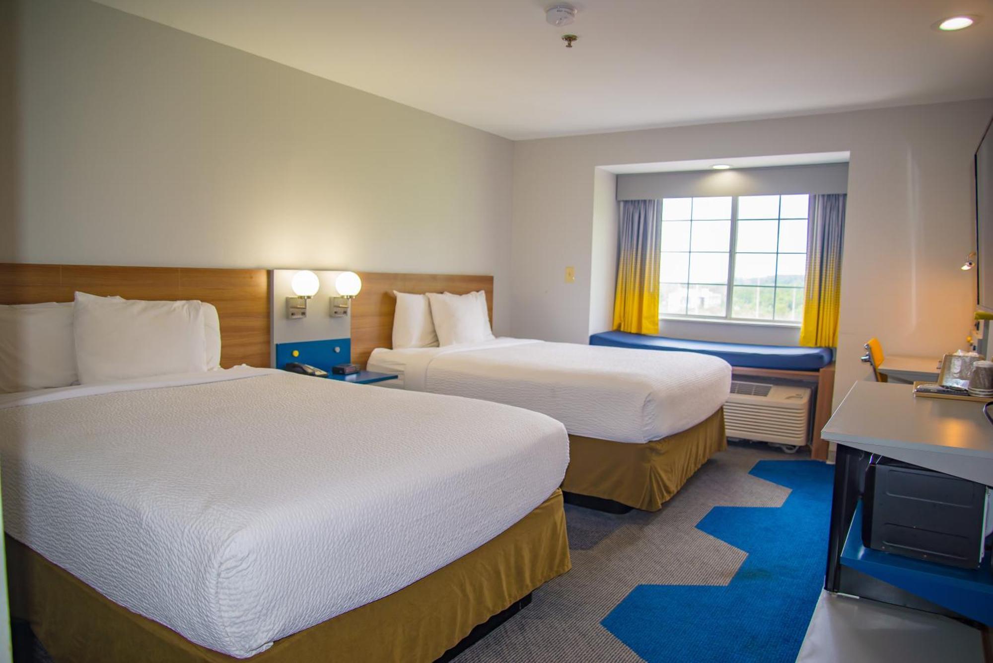 Microtel Inn & Suites By Wyndham Дафни Екстериор снимка