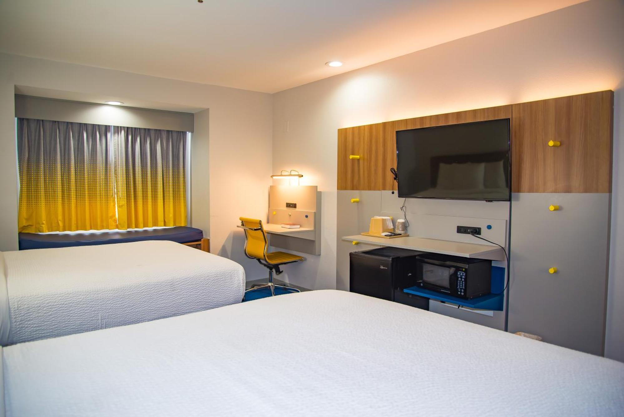 Microtel Inn & Suites By Wyndham Дафни Екстериор снимка