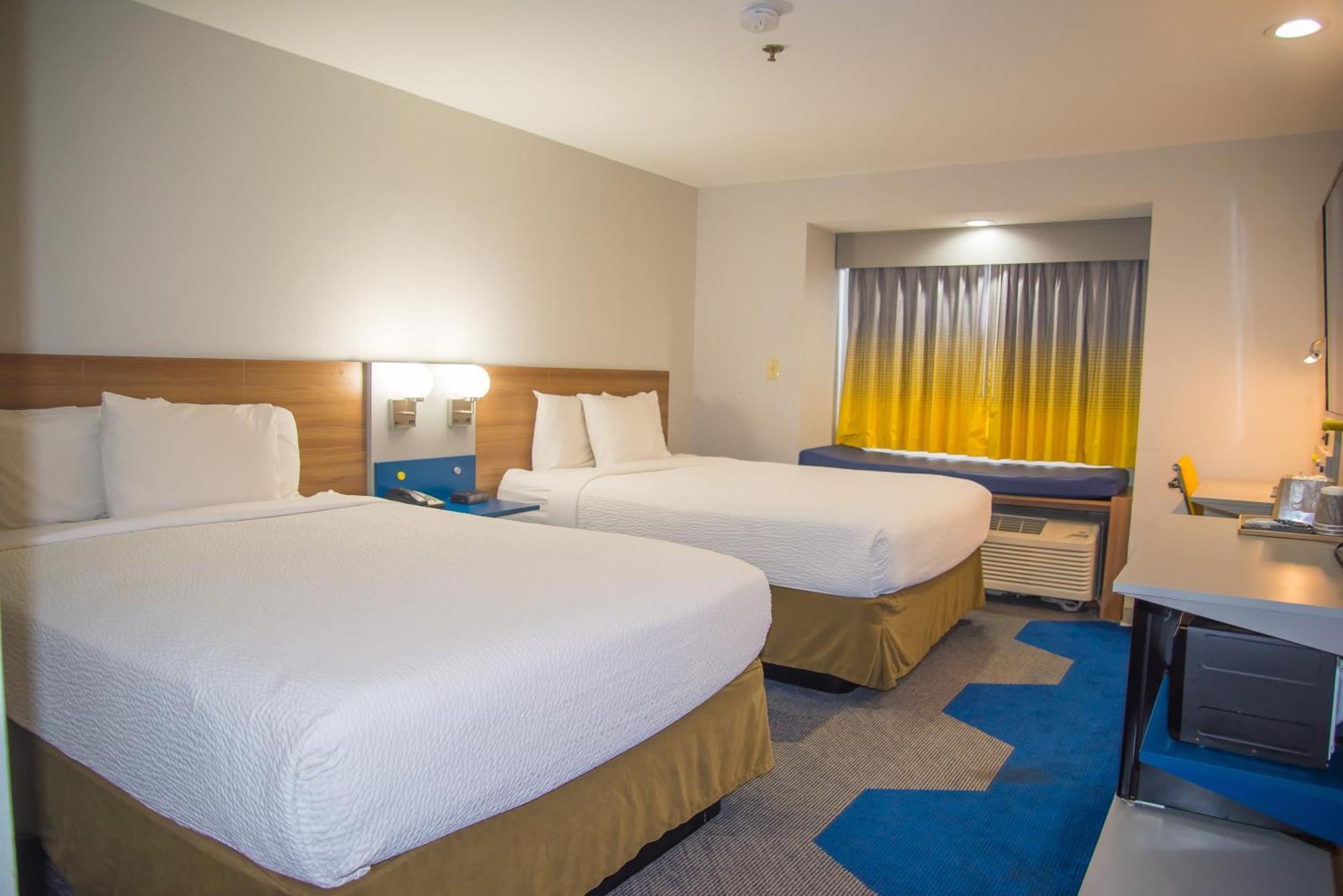 Microtel Inn & Suites By Wyndham Дафни Екстериор снимка