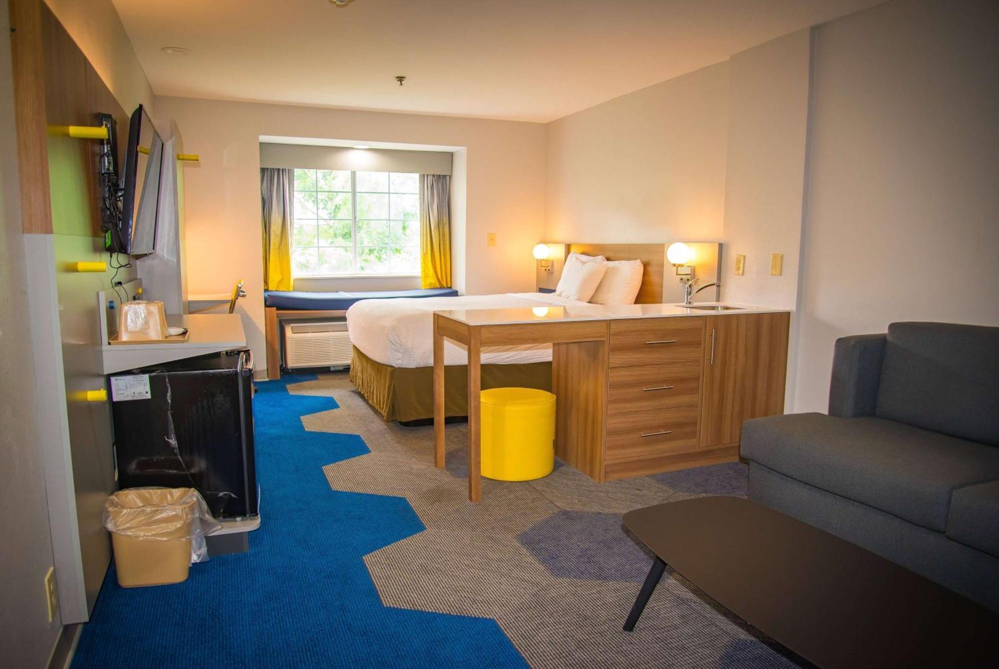 Microtel Inn & Suites By Wyndham Дафни Екстериор снимка