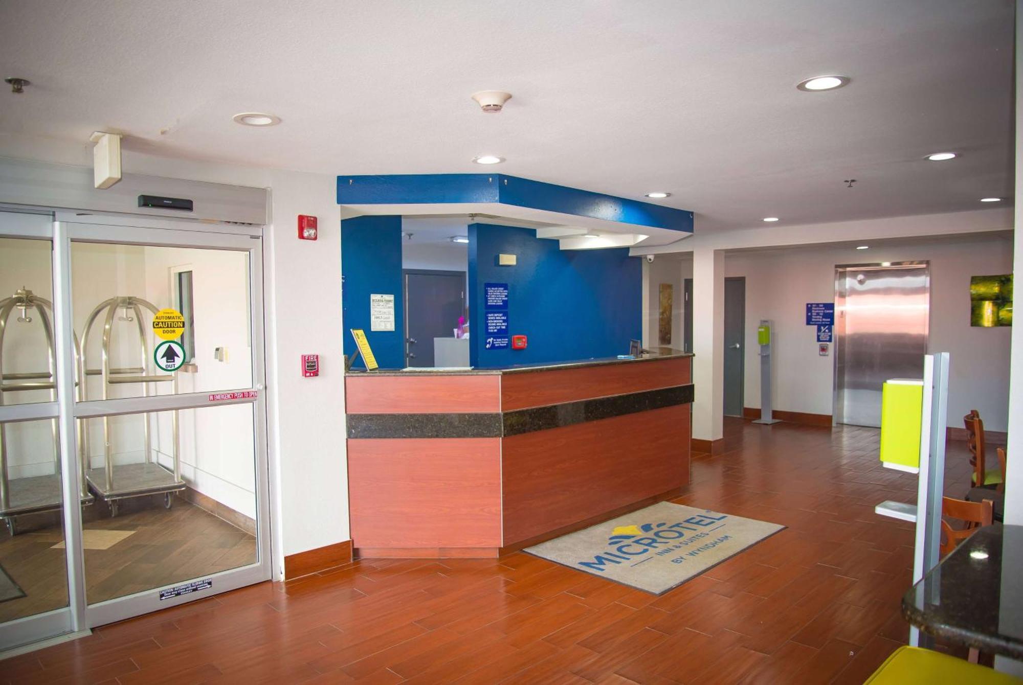 Microtel Inn & Suites By Wyndham Дафни Екстериор снимка